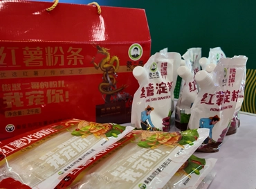 Hoe kunnen in eigen land geproduceerde aardappelproducten zich uitbreiden naar overzeese markten? Qinhuangdao Tongyou Potato Industry toont zoete aardappelvermicelli en zetmeel op de Hainan Winter Trade Fair om de export te stimuleren.